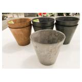 Lot 7 Assorted 7' Draining Plastic Pots