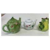 3 Teapots