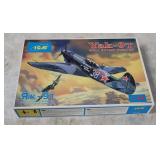 Icm Yak-9t Ww2 Soviet Fighter Model Kit 1/48