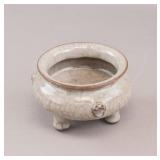 Chinese Ge Ware Porcelain Crackle Tripod Cencer