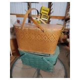 2 picnic baskets