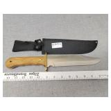 Mossy oak knife in carrier