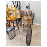 Foldable rack and round bird decor