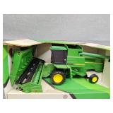 John Deere Titan display combine