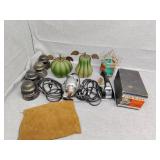 4 Thomas insulators, vibrating hand massager and