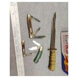 Four knives one is skoal  other two are old-timer