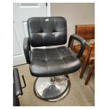 Barber chair does pump up