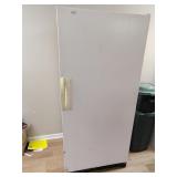 Stand up freezer Kenmore 70X28.5x32 seems like it