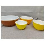 Four pieces Pyrex mixing bowls