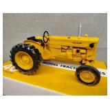 Two-cylinder club 40 industrial display tractor