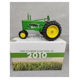 Two-cylinder club John Deere GM display tractor