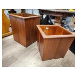 Two wood decor items different heights