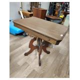 Small table 27x29x 20.5