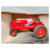 BF Avery display tractor