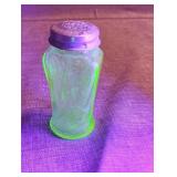 Uranium glass shaker