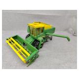 John Deere 6600 combine