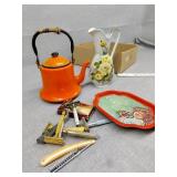 Old shavers, vase and more