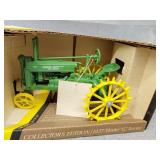 John Deere model g display tractor collector's