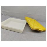 2 Tupperware cake covers