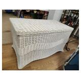 Wicker trunk 21x37x21