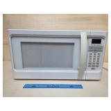 Hamilton Beach 1000 Watts Microwave Clean and