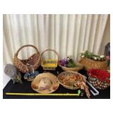Baskets and holiday dï¿½cor with silk flowers