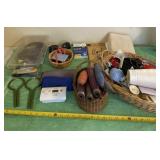 Yarn, glasses and miscellaneous lot