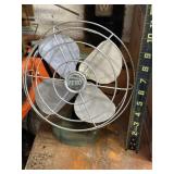 Model 1250R Vintage Desk Fan- works