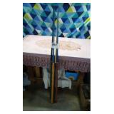 4 Pool sticks