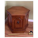 24ï¿½ w x 21ï¿½ t night stand with inside cabinet