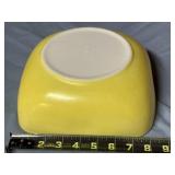 Pyrex 2.5qt. Yelllow Hostess Dish