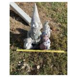 Larger bobble head with broke piece  and two