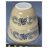 2 Vintage Pyrex Homestead Bowls