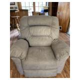 Best Home Furnishings electric tilt chair 47ï¿½ w x
