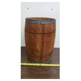 Wooden nail barrel keg, w pulley lamp