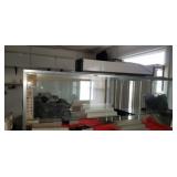 70x26x21 in mirrored display case w light