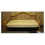 Daybed w blankets