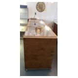 8ft x 42x 31 in display case glass top sliding