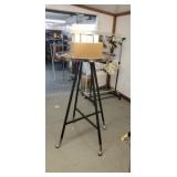 Round clothing rack 30 in diameter, w new Jewelry