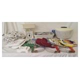 Small kitchen appliances including scale, salad