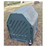 Rubbermaid yard compost bin