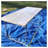 FOLDING TABLE