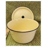 Enamal Ware Pot w Lid