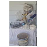 Crock pot,  nib 2- spinning caddy, latching