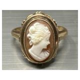 Sz.5 10k gold Cameo Ring 1.97 Grams