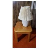 Oak end table 27x20x23 in, lamp 24 in tall