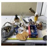 Sling shot, chess pieces, hat, Turkey feathers