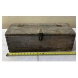 22ï¿½ w x 8ï¿½ deep x 8ï¿½ tall wooden box