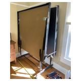 Fold up ping pong table with paddles and balls