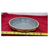 Stoneware pie dish w design on side
